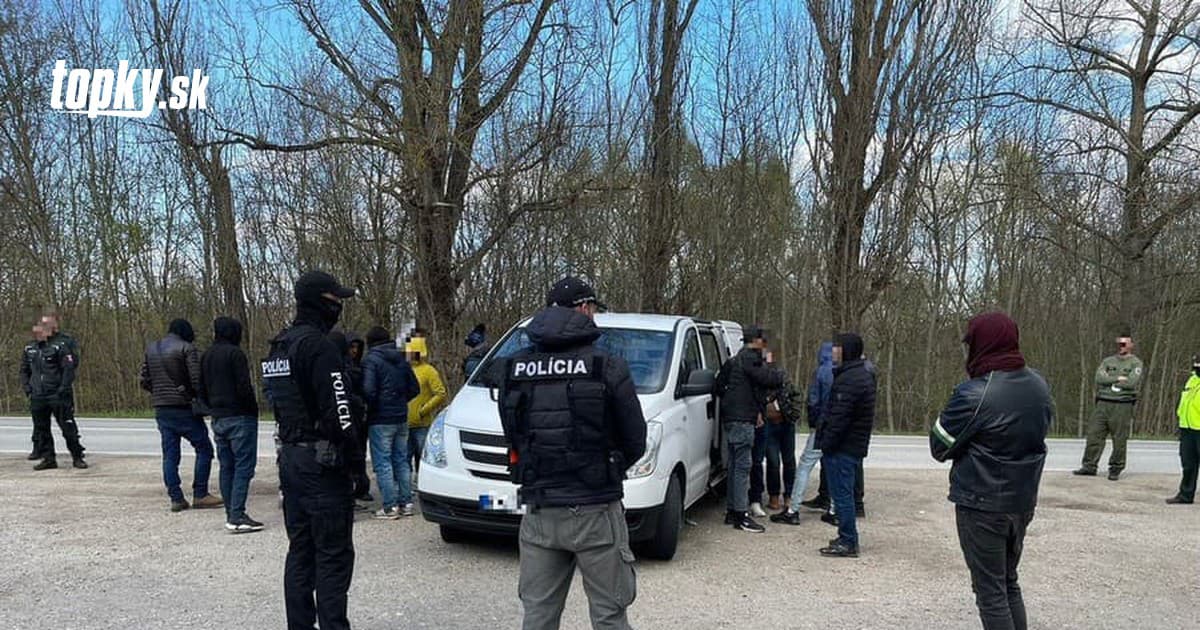 V aute neďaleko hraníc s Českou republikou našli 18 nelegálnych migrantov: Vodiča už obvinili | Topky.sk