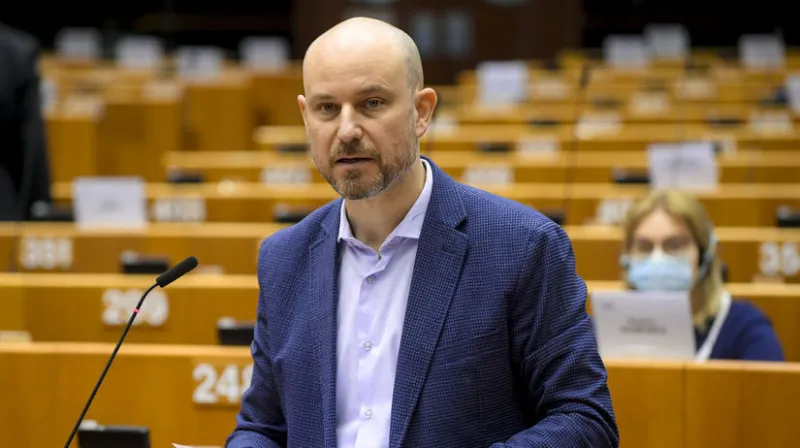 Europoslanci sa prídu posvietiť na odpočúvanie z poľovníckej chaty - Domáce - Správy - Pravda