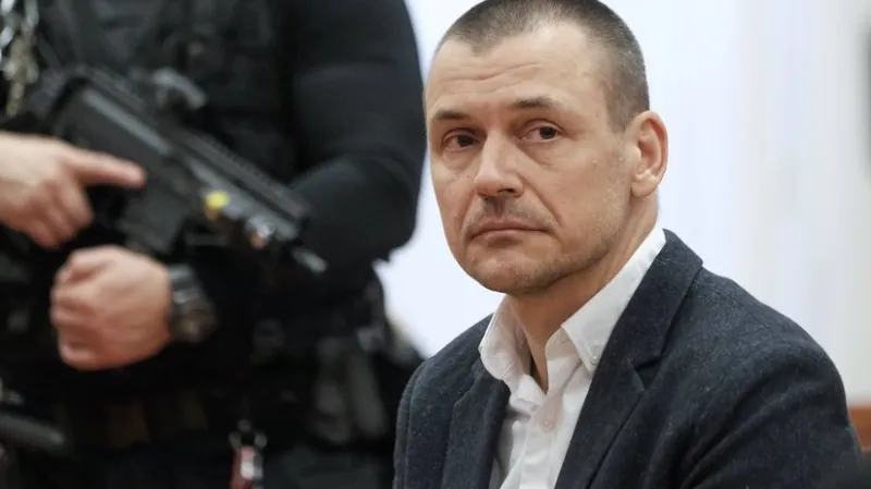 Policajti predviedli Tótha na súd v kauze Kuciak - Domáce - Správy - Pravda