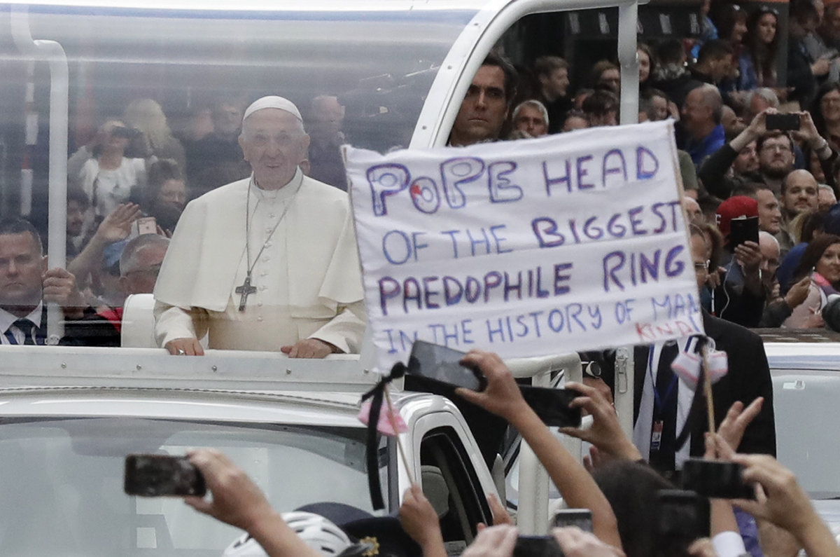 Pápež sa v Írsku stretol s obeťami zneužívania, časť je sklamaná - svet.sme.sk