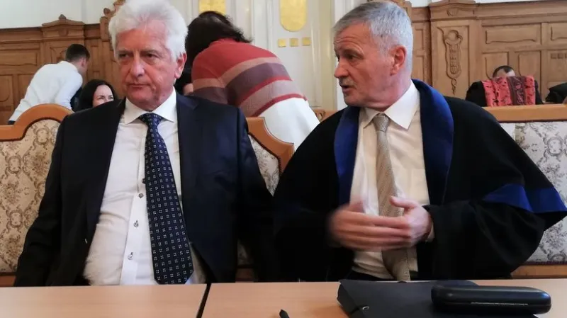 Kauza Mýtnik pokračuje. Suchoba tvrdí, že ho varili ako žabu. Brhel ho ruší hlasným smiechom - Domáce - Správy - Pravda