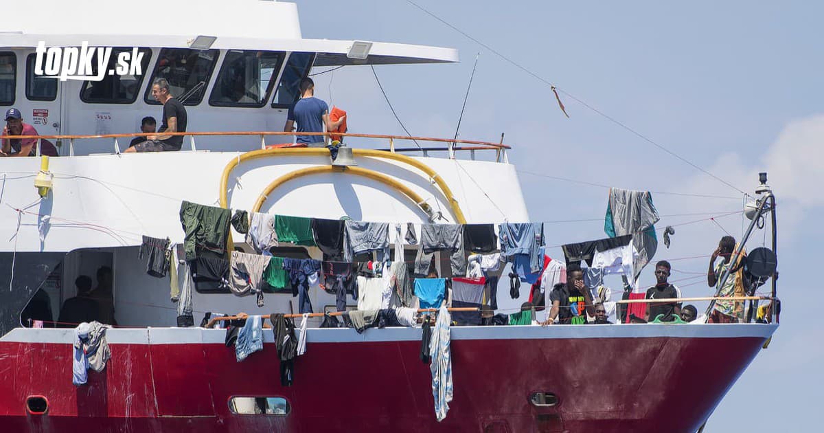 Pri tuniskom pobreží sa prevrátila loď: Nezvestných je vyše 30 migrantov | Topky.sk
