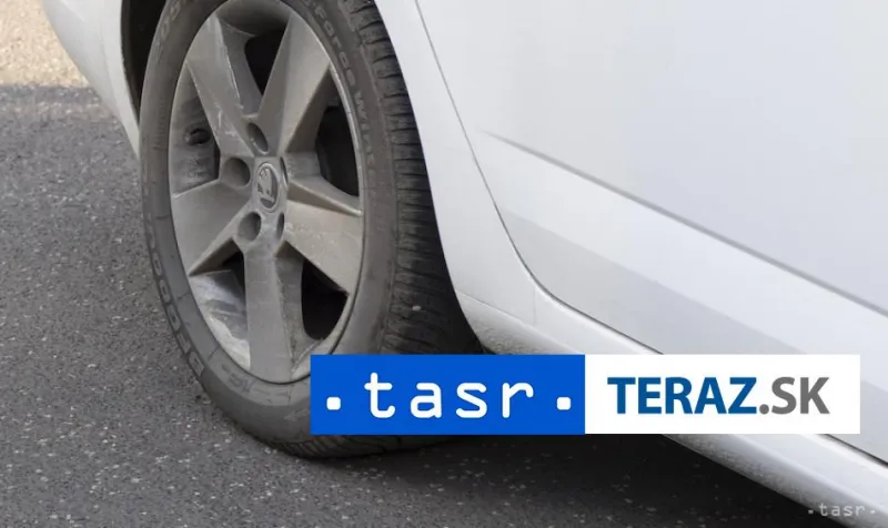 Česká polícia odhalila na hranici so Slovenskom migrantov v dodávke