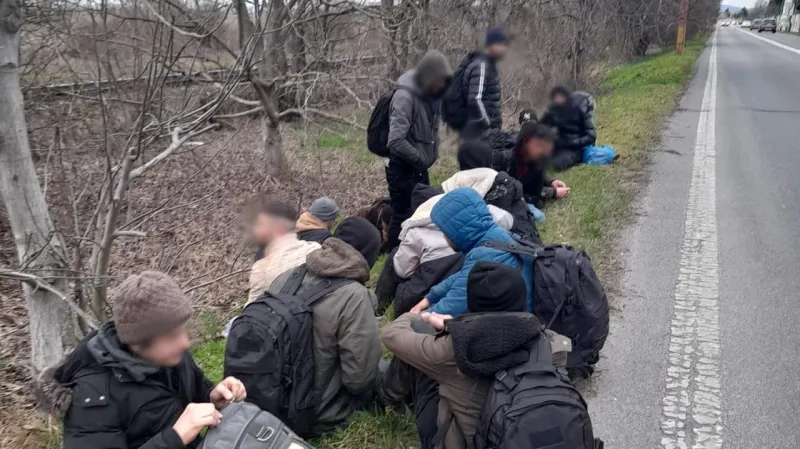 Potulky po hlavnom meste im zmarila až polícia: V uliciach sa pohybovalo 21 migrantov | Nový Čas