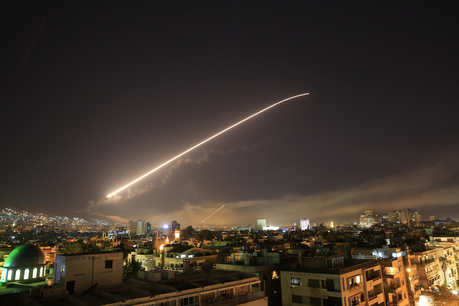 MIMORIADNA SPRÁVA Spojenci zaútočili z piatka na sobotu v Sýrii, Spojené štáty varujú pred ďalším útokom | Topky.sk