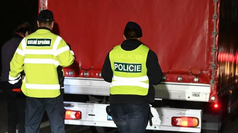 Česká polícia za prvý štvrťrok odhalila o 40 percent viac migrantov než vlani - Svet - Správy - Pravda