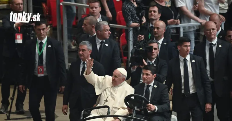 Pápežova návšteva Maďarska vrcholí omšou na budapeštianskom Kossuthovom námestí: Zároveň vyzval veriacich, aby boli viac otvorení voči migrantom | Topky.sk