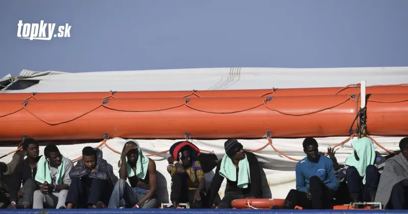 Grécke úrady zachránili na riečnom ostrovčeku viac ako 90 migrantov z Turecka | Topky.sk