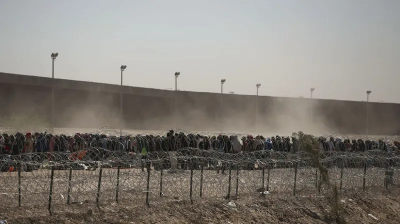 Stovky migrantov sa pokúsili dostať do USA, polícia ich zahnala späť do Mexika - Svet - Správy - Pravda