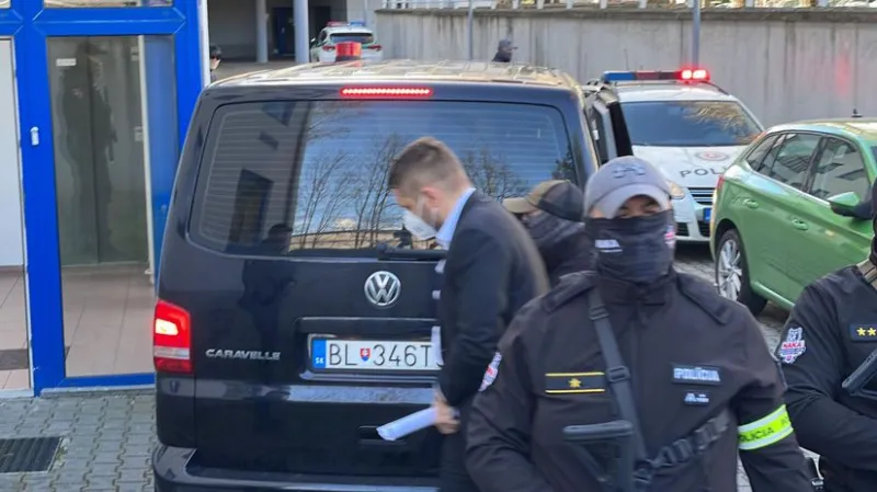 Obvinený Puškár z kauzy vraždy Tupého zostáva stíhaný vo väzbe - Domáce - Správy - Pravda