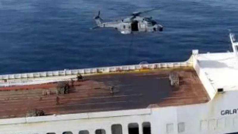 Nákladnú loď pri pobreží Talianska ohrozovali migranti-piráti, opustila Neapol - Svet - Správy - Pravda