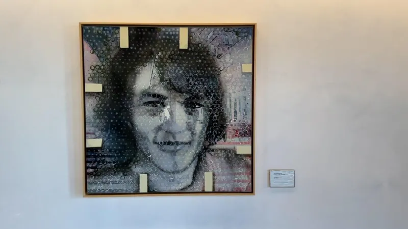 V parlamente v Štrasburgu vystavili obraz Jána Kuciaka - Video SME