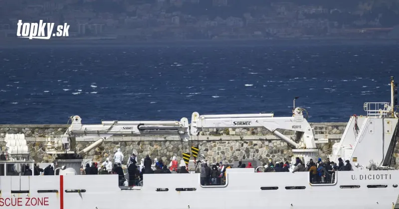 Nešťastie v Grécku: Po potopení rybárskeho člna zomrelo 17 migrantov, asi sto zachránili | Topky.sk