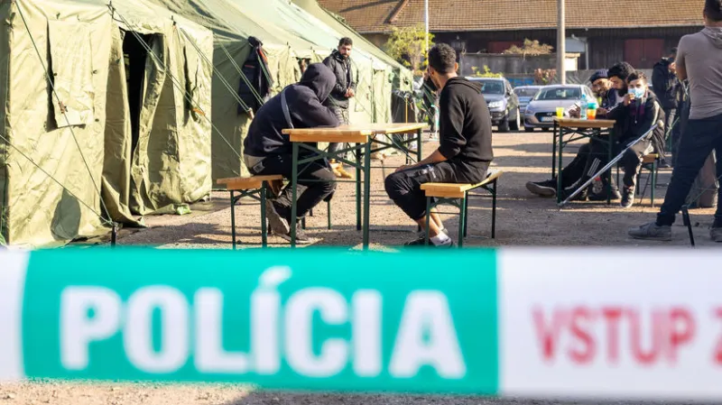 Exminister Mikulec: Česi či Rakúšania už nebudú zavádzať kontroly. Žiadni migranti po záhradách na juhu Slovenska nebehajú - Domáce - Správy - Pravda