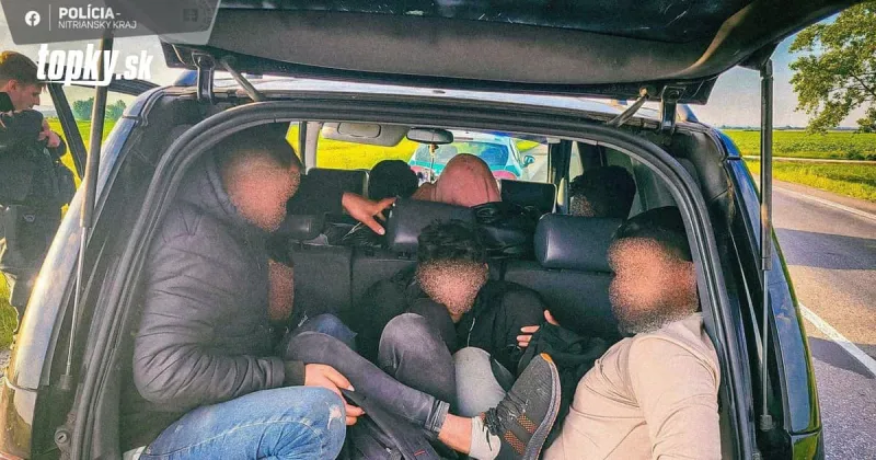 FOTO Policajti zadržali za dva dni troch prevádzačov a 31 sýrskych migrantov | Topky.sk