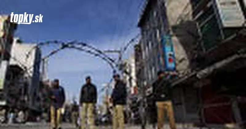 Pakistan po tragédii lode pri Grécku zatkol 10 podozrivých prevádzačov migrantov | Topky.sk