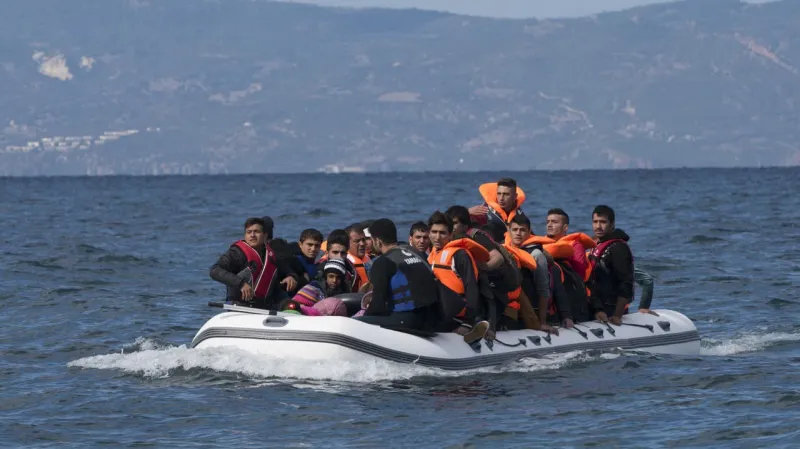 Desiatky migrantov uviazli na ostrovčeku, medzi nimi boli aj deti: Zasahovali grécke úrady | Nový Čas