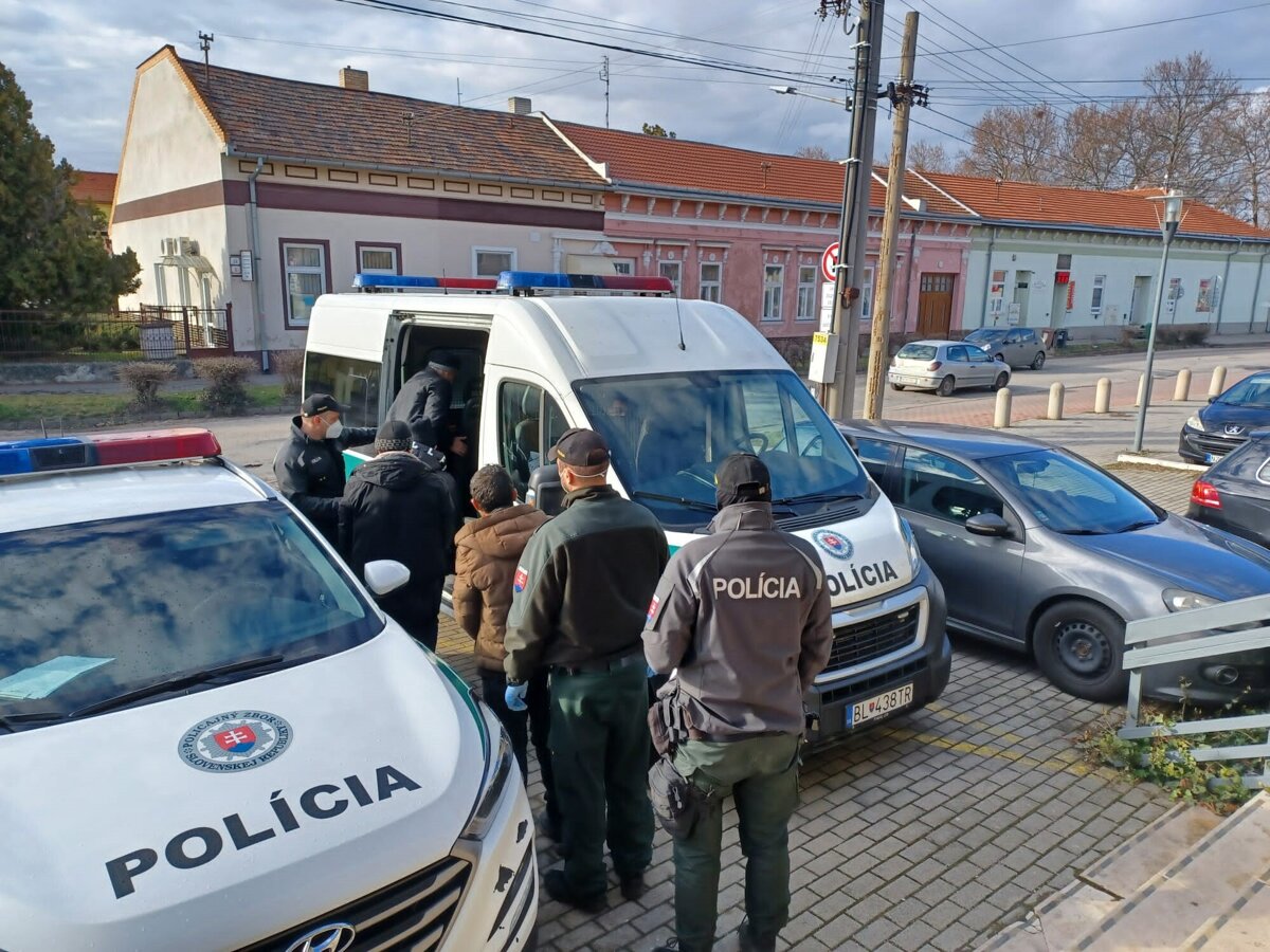 Na Slovensko sa dostalo tento rok z Maďarska 8600 nelegálnych migrantov - SME