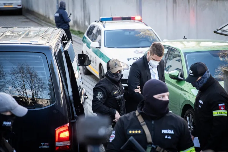 Obvinený Adam Puškár z kauzy vraždy Daniela Tupého zostáva stíhaný vo väzbe - SME
