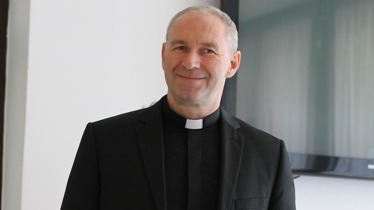 Bývalý arcibiskup Róbert Bezák: Skončil pre snahu odkryť udavačov?! | Nový Čas