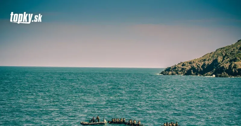 V púšti pri hraniciach s Tuniskom našli pohraničníci desiatky migrantov: Zachránili ich | Topky.sk