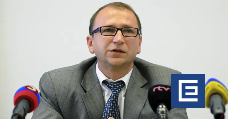Bývalý riaditeľ železníc, ktorý stratil batoh s 300-tisíc eurami, podpisoval prerábky koľajníc za stovky miliónov