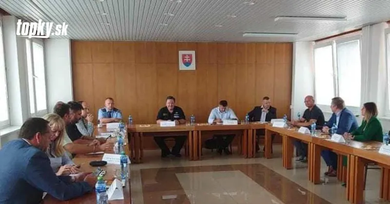 Pobytom migrantov v Nových Zámkoch sa zaoberal mimoriadny krízový štáb | Topky.sk