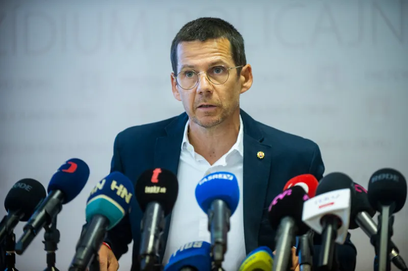 Polícia pri preverovaní nelegálnych migrantov zachytila dvoch teroristov - SME