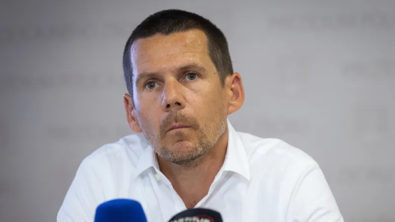 Polícia pri preverovaní nelegálnych migrantov zachytila 2 teroristov! Hamran o tom, prečo ich nemožno vyhostiť | Nový Čas