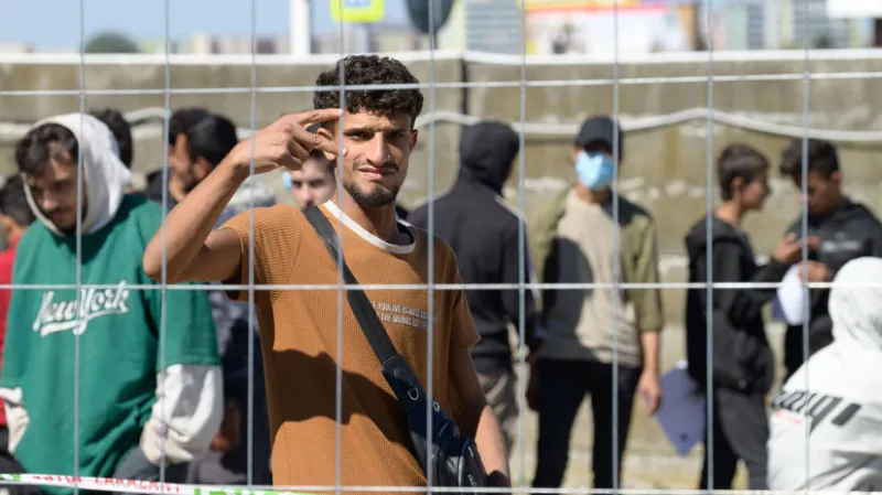 Uzavretie hraníc sa nechystá. Polícii pomôže zvládnuť migrantov armáda - Domáce - Správy - Pravda