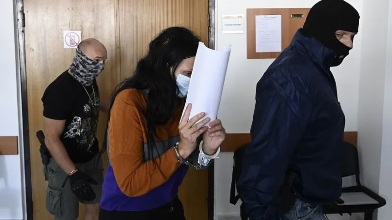 Prokuratúra opäť použila paragraf 363. Zrušila obvinenie advokátke z kauzy Fatima - Domáce - Správy - Pravda