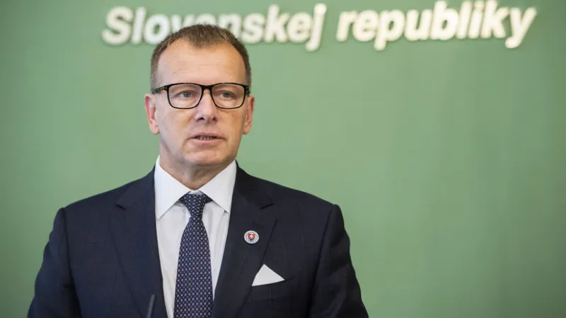 Kollár priznal, že vyfackal Richterovú. Ich syna mala prehodiť cez obývačku, expriateľka to odmieta - Domáce - Správy - Pravda