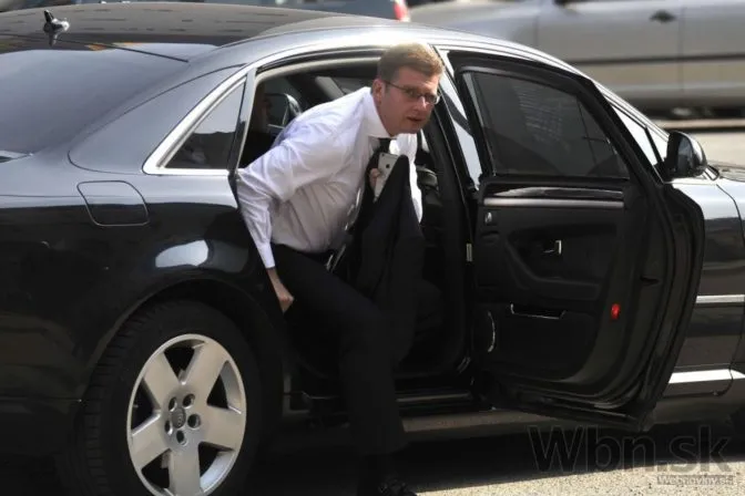 O kompe sa nerokovalo, minister a Smeráci dali výboru košom - Webnoviny.sk