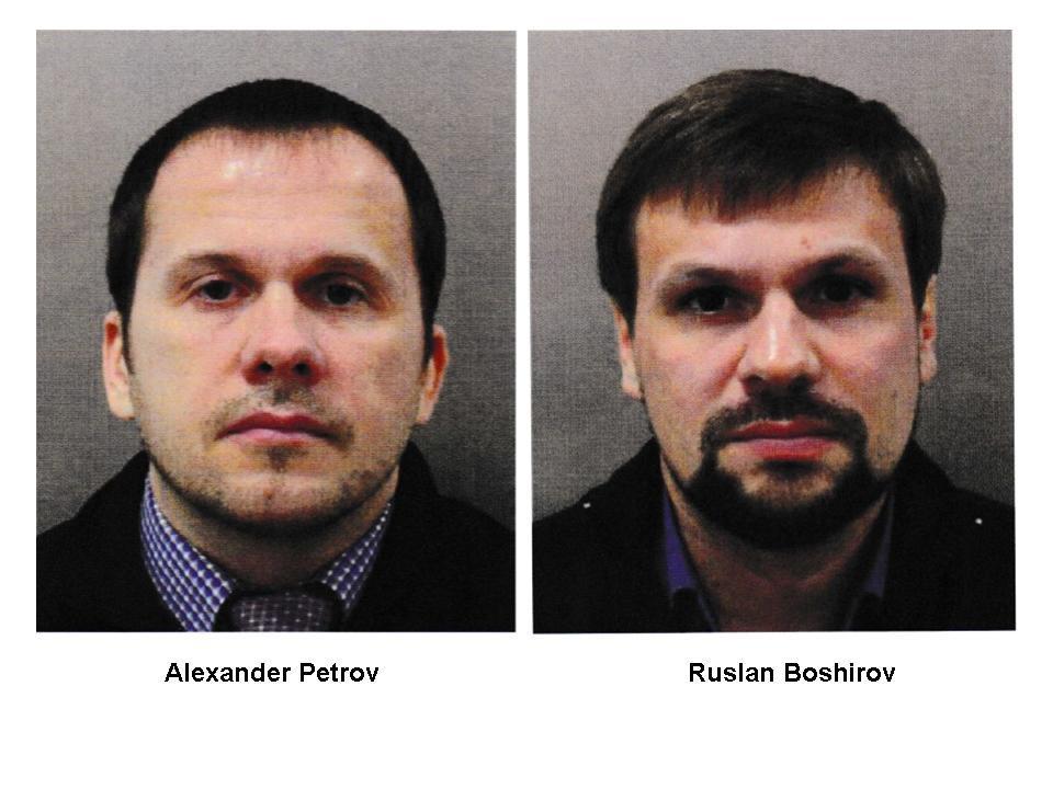 Scotland Yard zverejnil tváre Rusov podozrivých z útoku novičkom, podľa Mayovej ide o ruských agentov GRU – Denník N