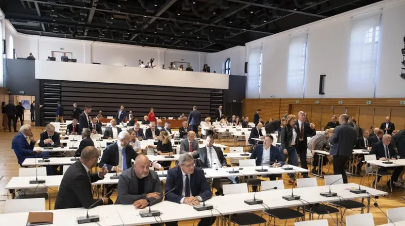 Parlamentu sa nepodarilo otvoriť mimoriadnu schôdzu k migrácii - Domáce - Správy - Pravda