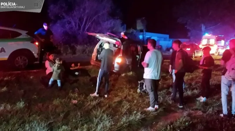 Pri prenasledovaní migrantov vo Veľkých Levároch padli aj varovné výstrely - Domáce - Správy - Pravda