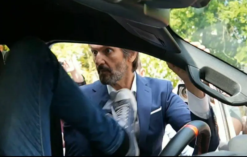 HNonline.sk - Matovič s megafónom narušil tlačovku Fica. Rozzúril Kaliňáka a dostal sa s ním do fyzickej potýčky (video)