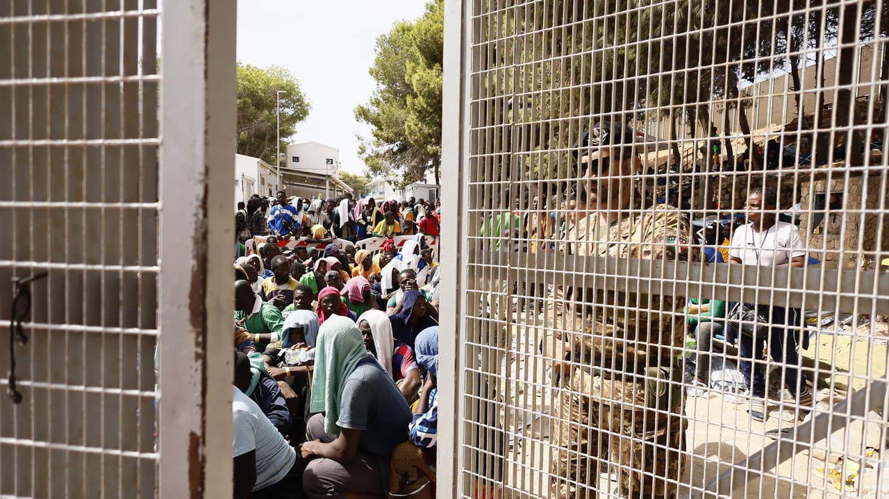 Ako Taliansko zvláda nápor migrantov? Zlé podmienky ich donútili preliezať ploty! | Nový Čas