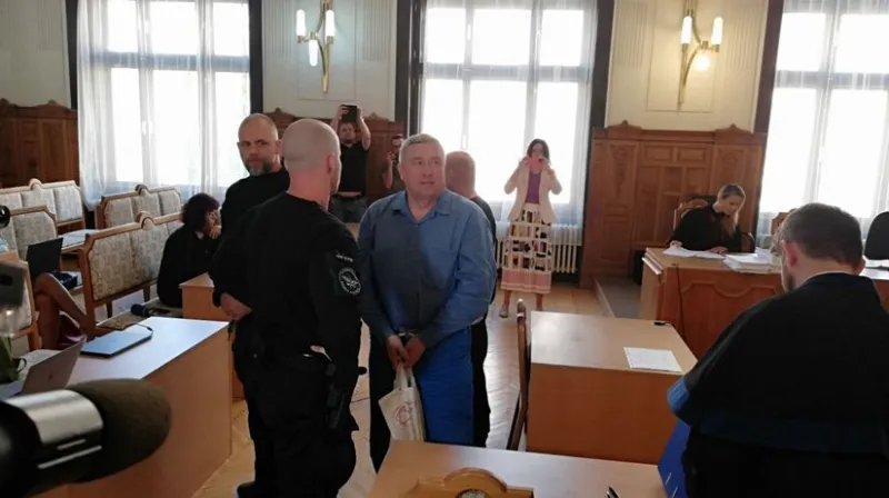 Vo väzenskom mundúre odmietol vinu. Exprokurátora Kováčika súdia pre 50-tisícový úplatok - Domáce - Správy - Pravda
