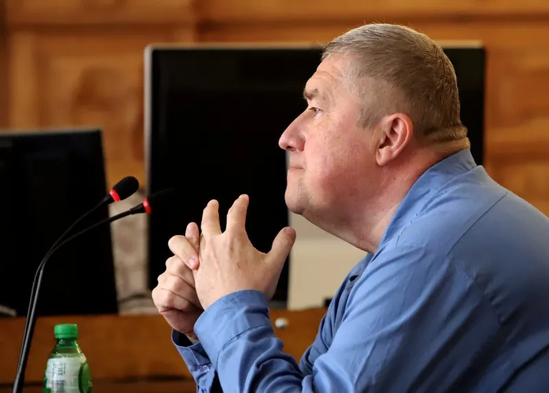 Kováčikovi hrozí, že mu súd predĺži väzenie o ďalší rok. Nezaplatil stotisícový trest - SME