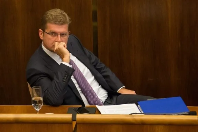 Žigovi kauza kompa neublížila, ostáva v kresle ministra - Webnoviny.sk