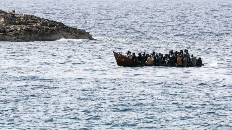 Prílev migrantov trhá rekordy: Stovky ľudí na jednom člne! Útočisko hľadajú na malom ostrove | Nový Čas