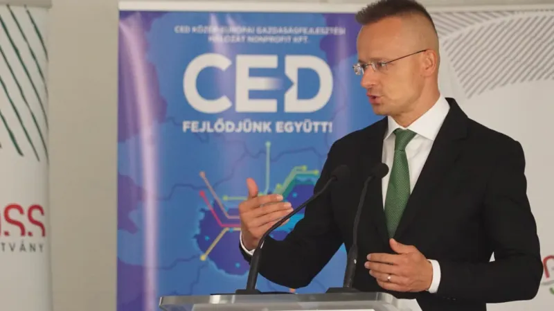 Maďarský minister označil dianie na hraniciach za škandál: Musíme rozlišovať utečencov od migrantov | Nový Čas