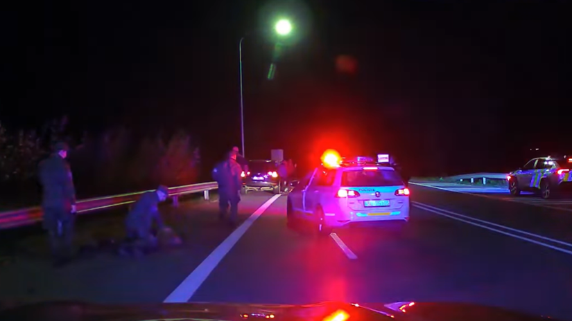VIDEO: Polícia prenasledovala auto, v ktorom bolo 15 nelegálnych migrantov. Vodič chcel utiecť - Domáce - Správy - Pravda