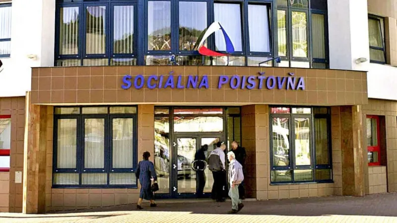 Sľubujú 13. dôchodky, no poisťovňa na ne nemá: Utiahnu si seniori opasky?! | Nový Čas