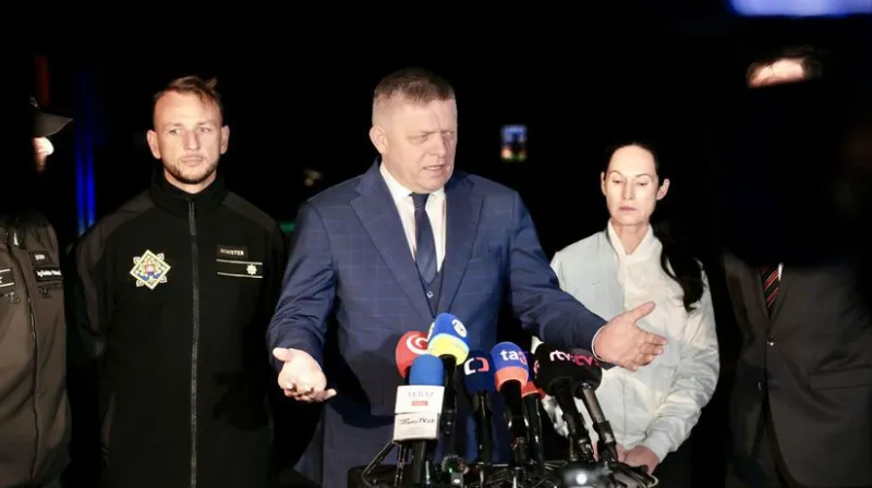 Ficova demonštrácia sily. Počet migrantov síce klesá, no na hraniciach čakajú psy, kone aj vodné delo - Domáce - Správy - Pravda