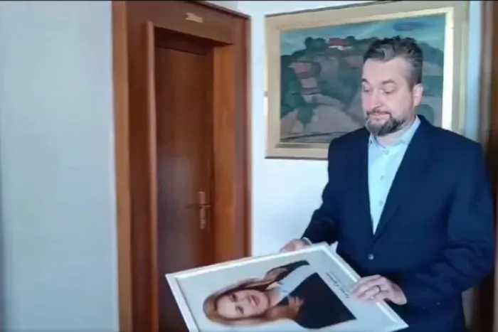 Blaha vo svojej kancelárii zvesil portrét Čaputovej, KDH ho chce ODVOLAŤ