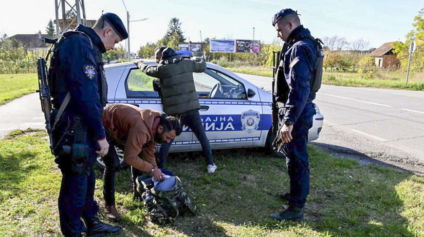 Srbsko tvrdo zakročilo voči migrantom. Pri celoštátnych raziách ich polícia zadržala stovky - Svet - Správy - Pravda