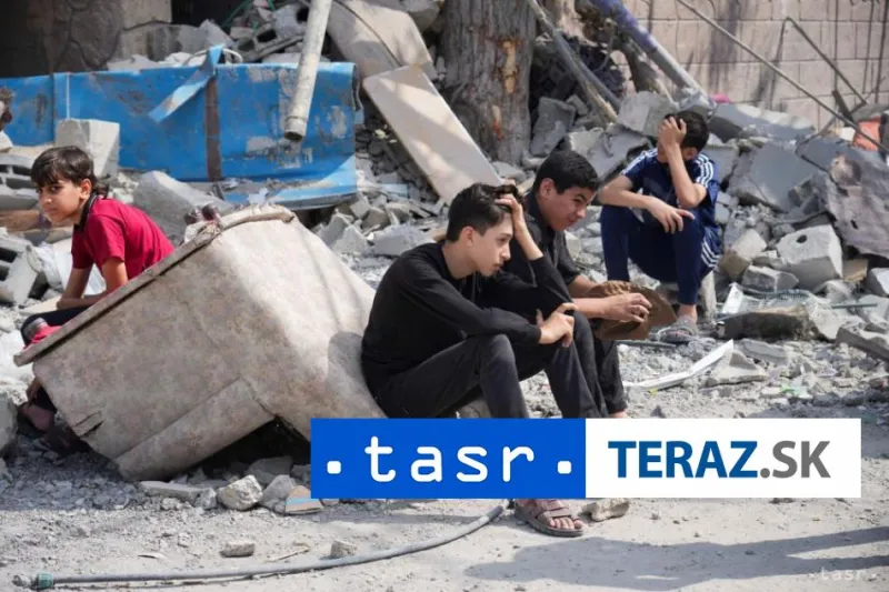 Úrad hlási 30 obetí po útoku Izraela na utečenecký tábor v pásme Gazy