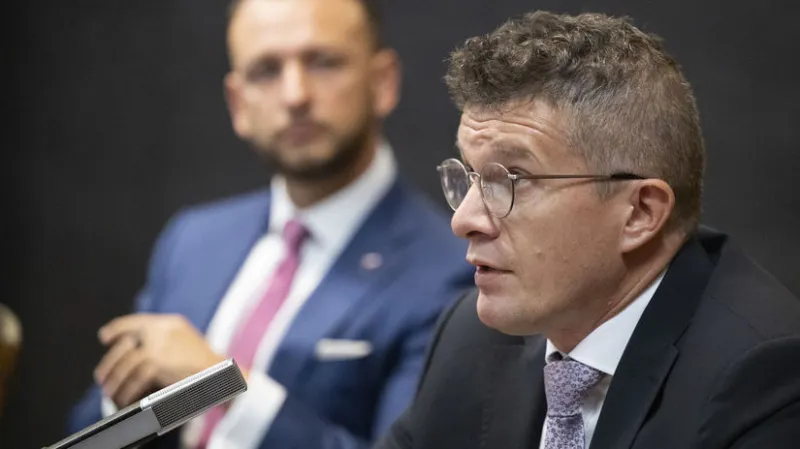 Zurian povýšil Santusovú, ktorá stíhala čurillovcov. Ďurka obeťou čistiek - Domáce - Správy - Pravda